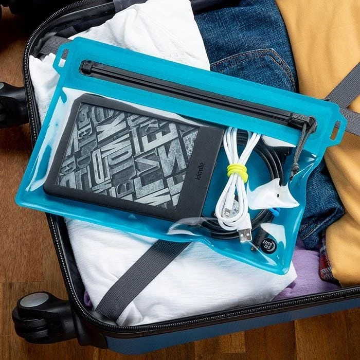 Nite Ize RunOffWaterproof Medium Travel Pouch 4 Nite Ize RunOffWaterproof Medium Travel Pouch - Image 4