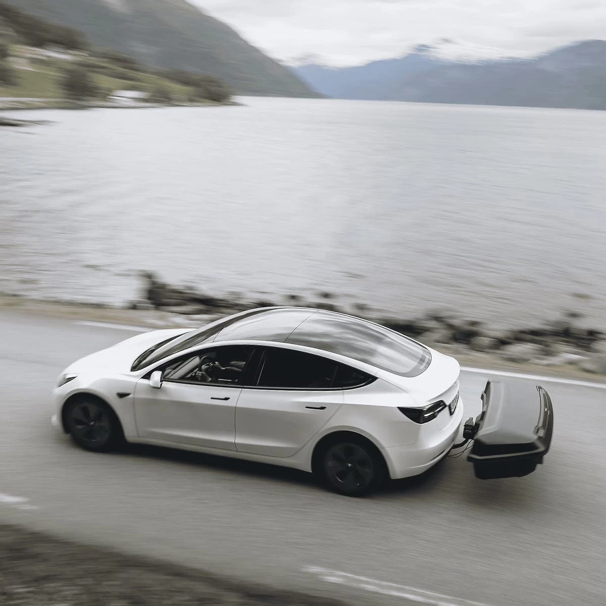 Thule Arcos (906201) Large 14cu Hitch Box – Without Platform Base 5 Thule Arcos (906201) Large 14cu Hitch Box – Without Platform Base - Image 5